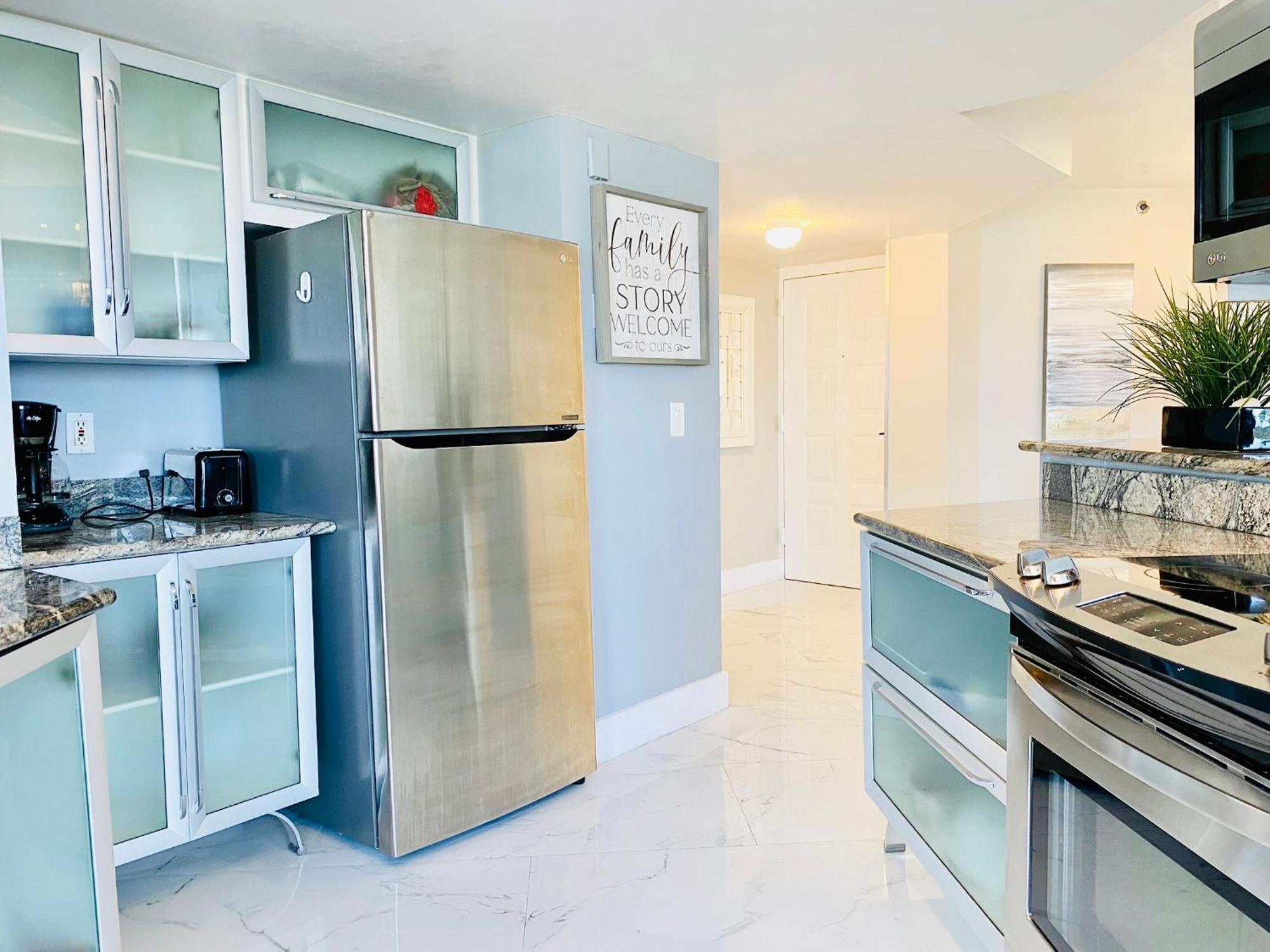Apartment Ocean Bay Views 2bdr 2bath Parking