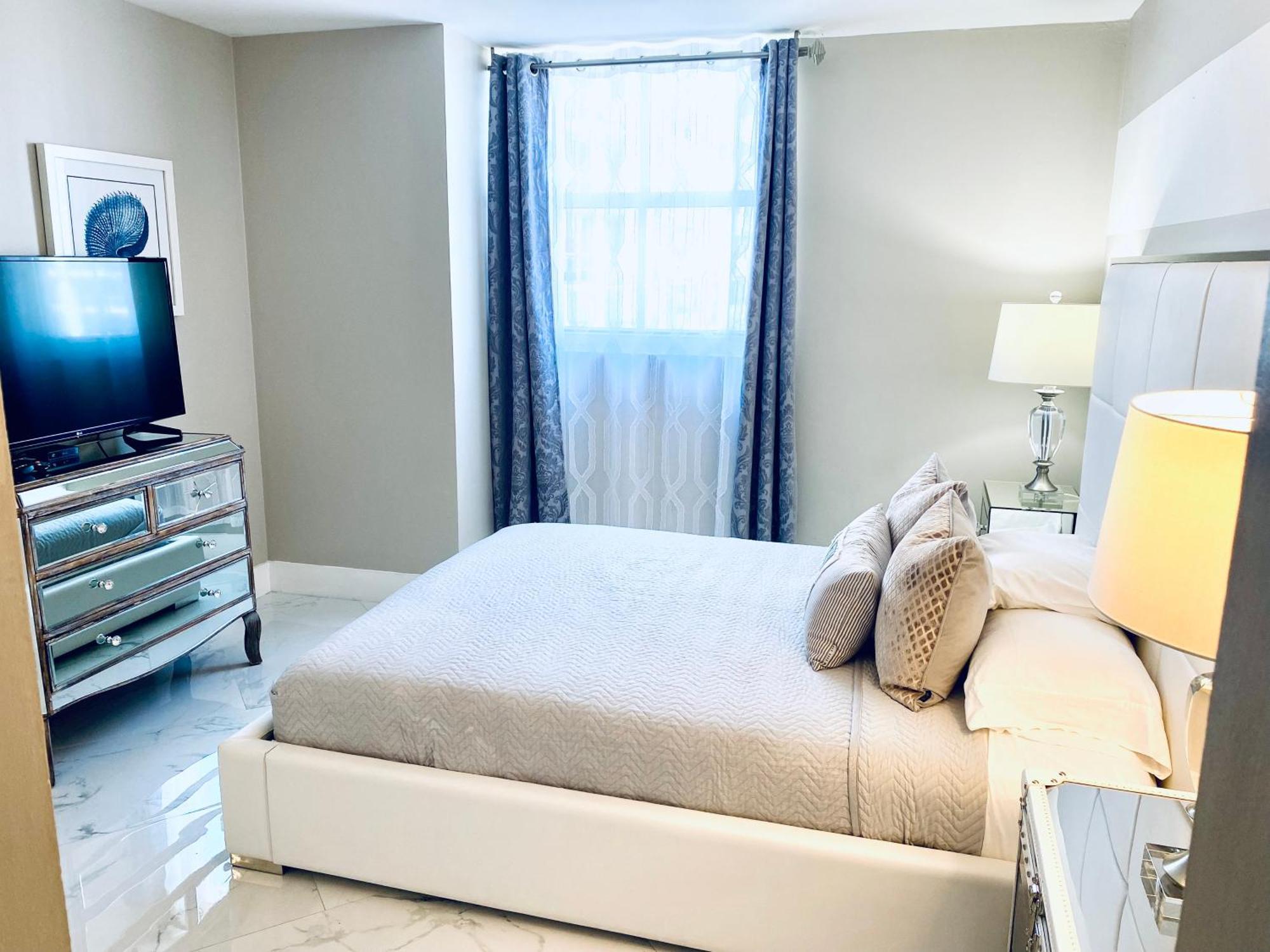 Ocean Bay Views 2bdr 2bath Parking * Miami Beach