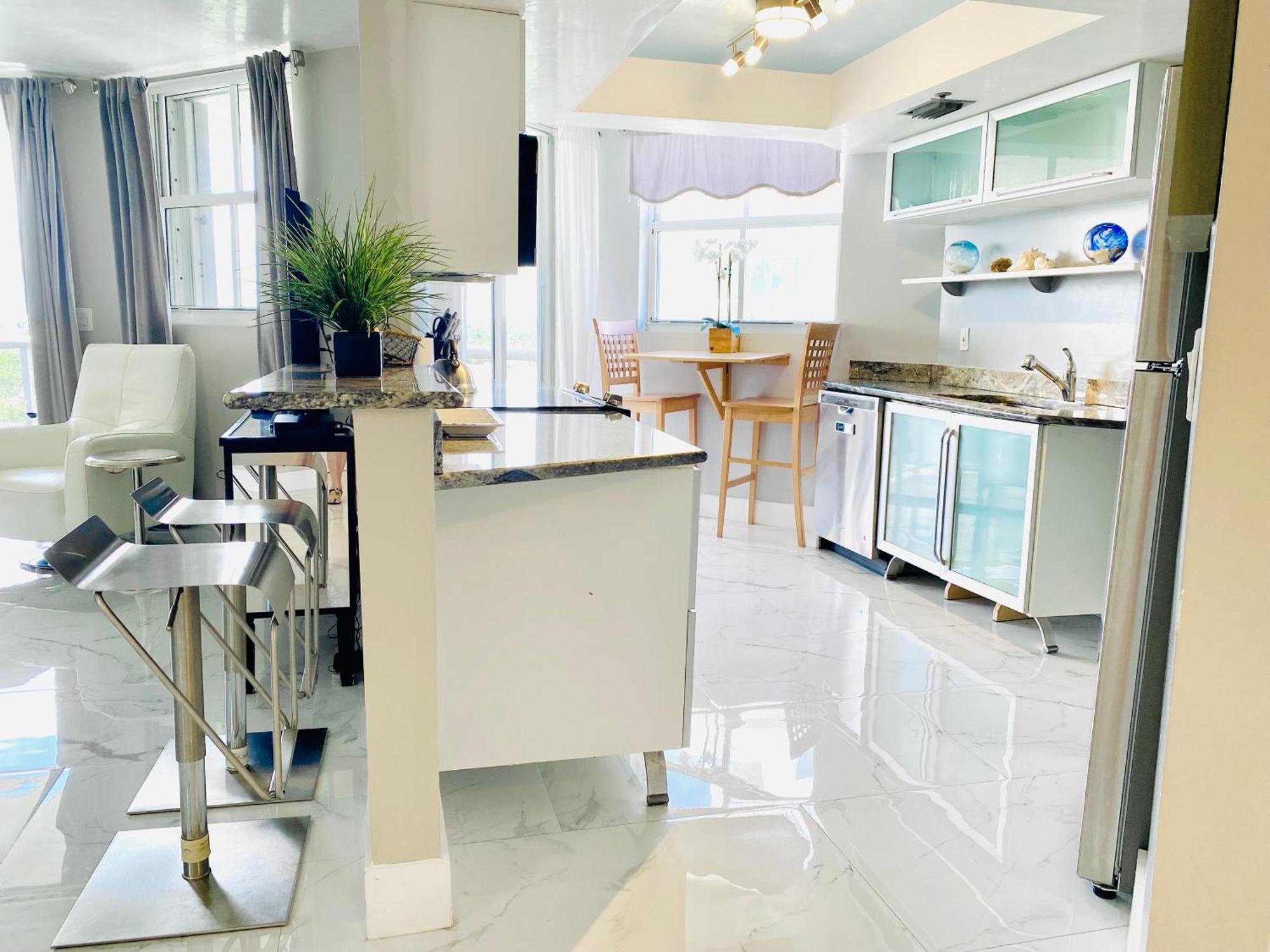 Ocean Bay Views 2bdr 2bath Parking *